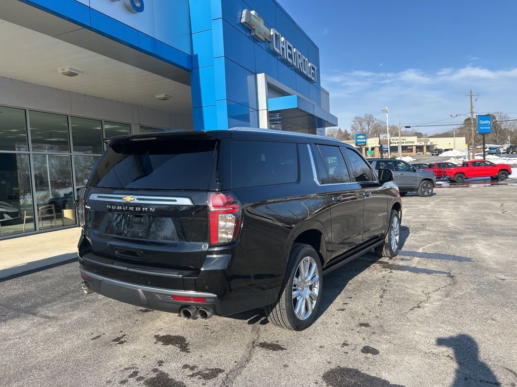 Used 2024 Chevrolet Suburban High Country w/ Advanced Technology Package image 3