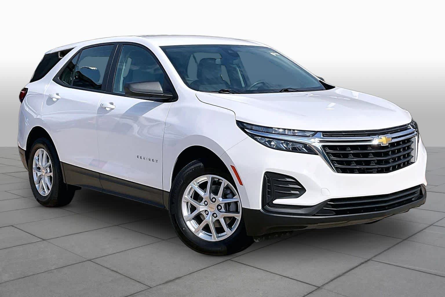 Used 2024 Chevrolet Equinox LS w/ Driver Confidence II Package FWD image 3