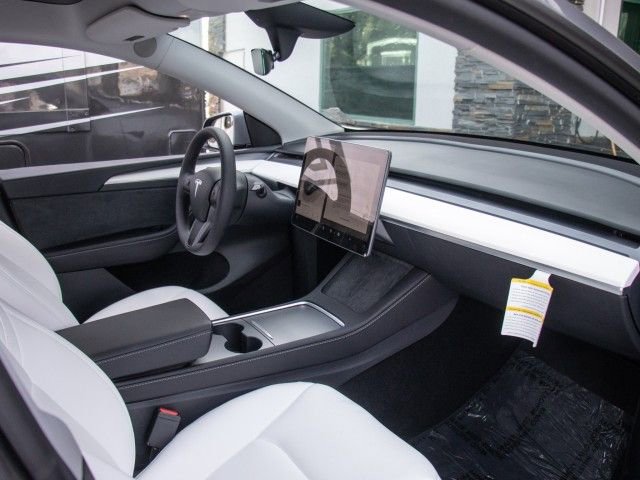 Used 2025 Tesla Model Y Long Range image 17