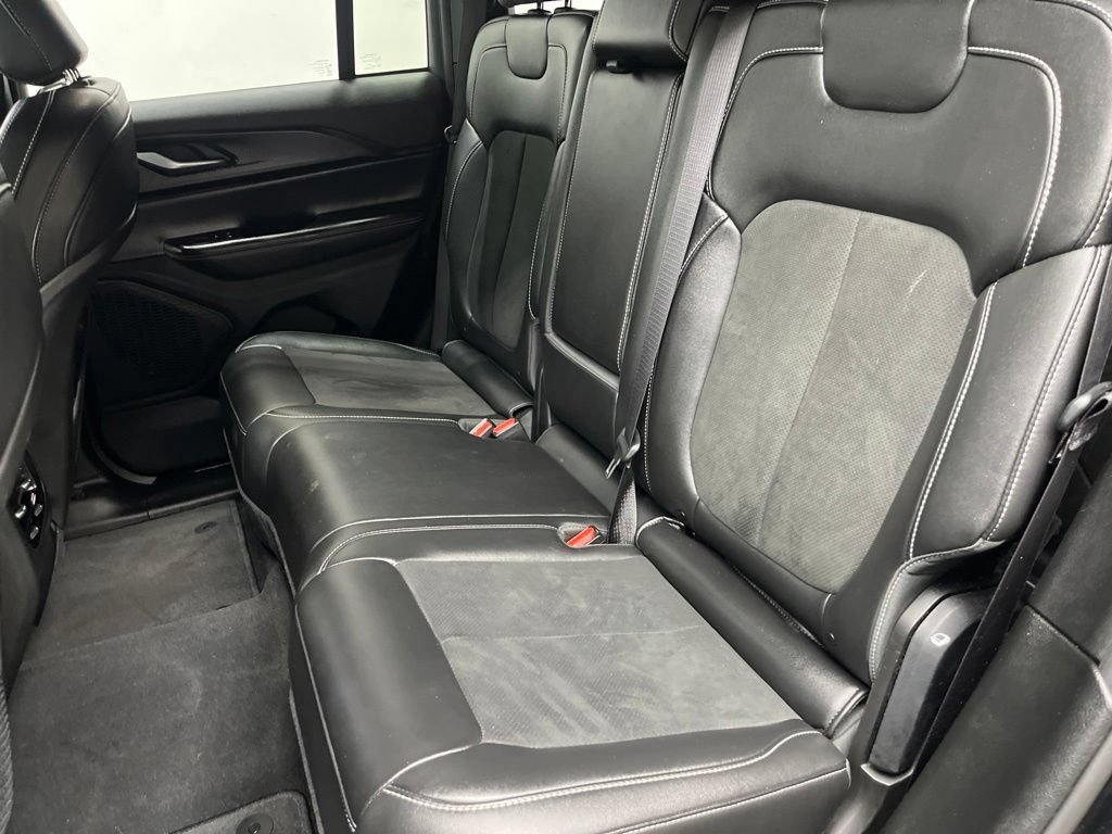 Used 2023 Jeep Grand Cherokee Altitude RWD image 19