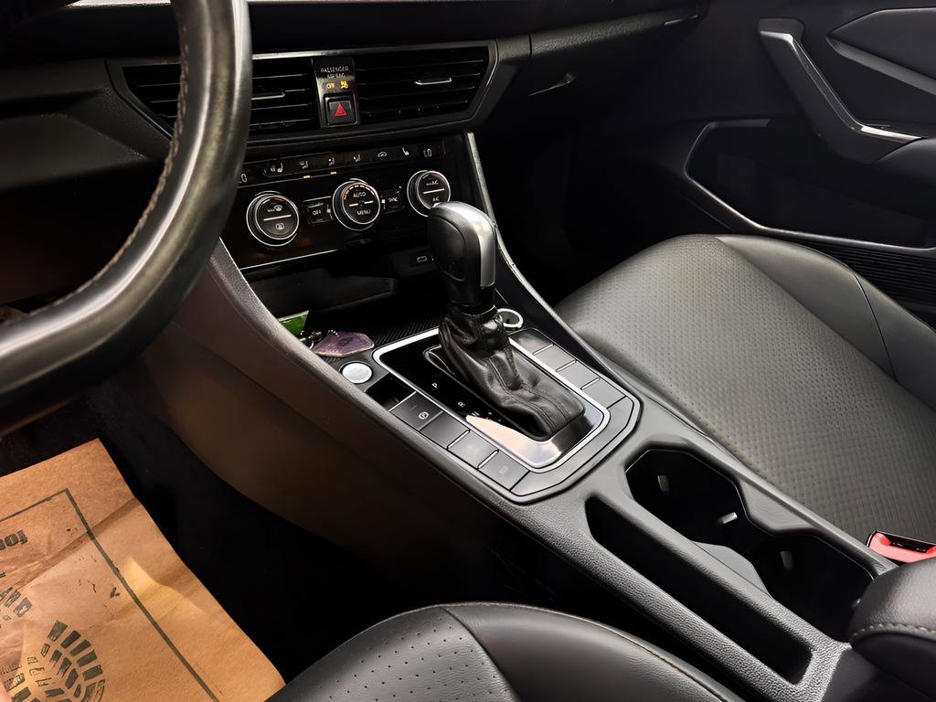 Used 2020 Volkswagen Jetta SE w/ SE Cold Weather Package image 14