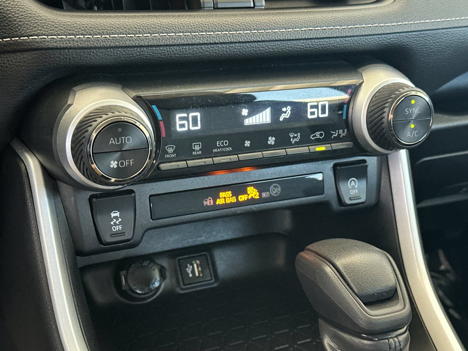 Used 2024 Toyota RAV4 XLE FWD image 18
