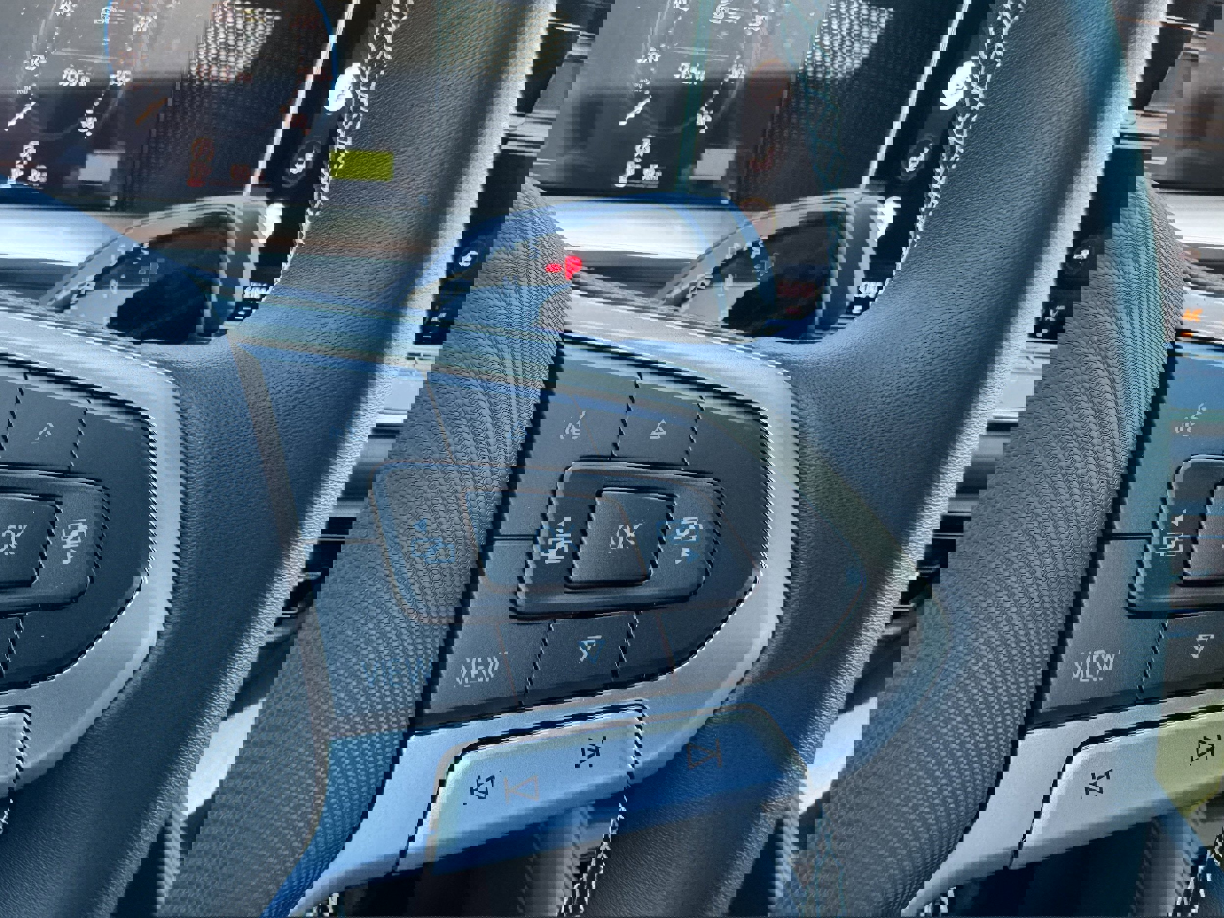 New 2025 Volkswagen Tiguan SE image 23