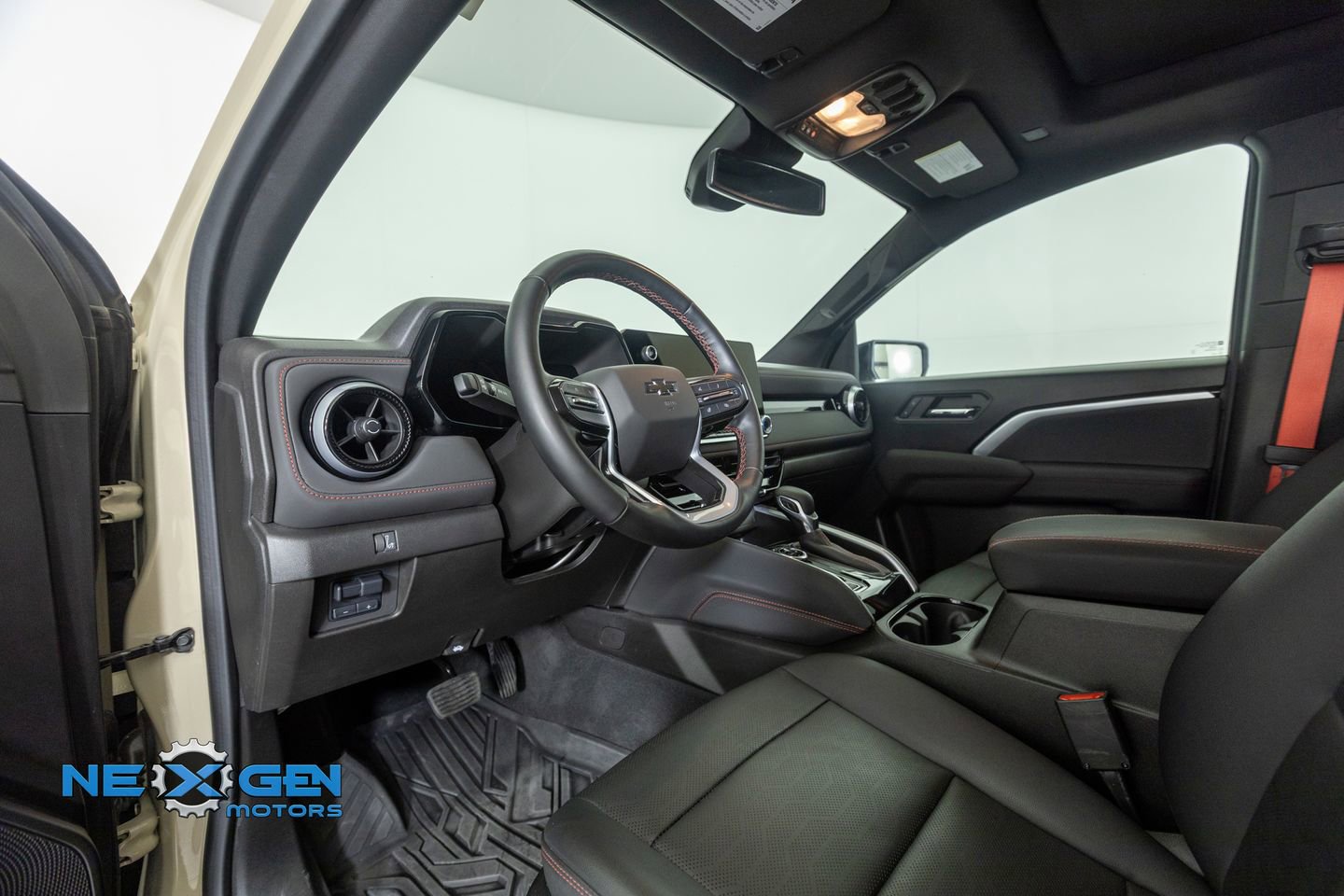 Used 2024 Chevrolet Colorado Z71 w/ Z71 Convenience Package 2 AWD/4WD image 10