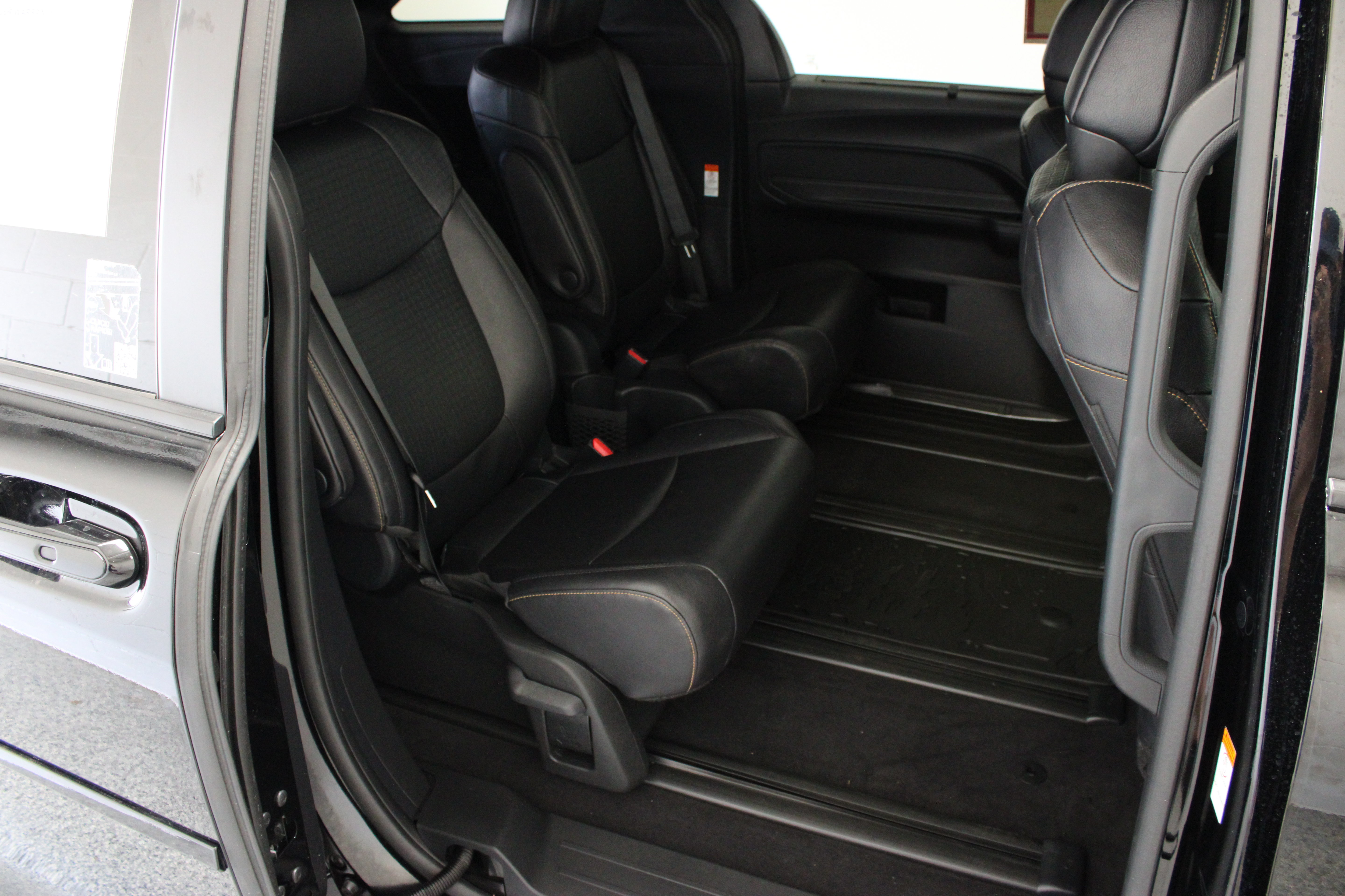 Certified 2025 Toyota Sienna XLE Woodland Edition AWD/4WD image 36