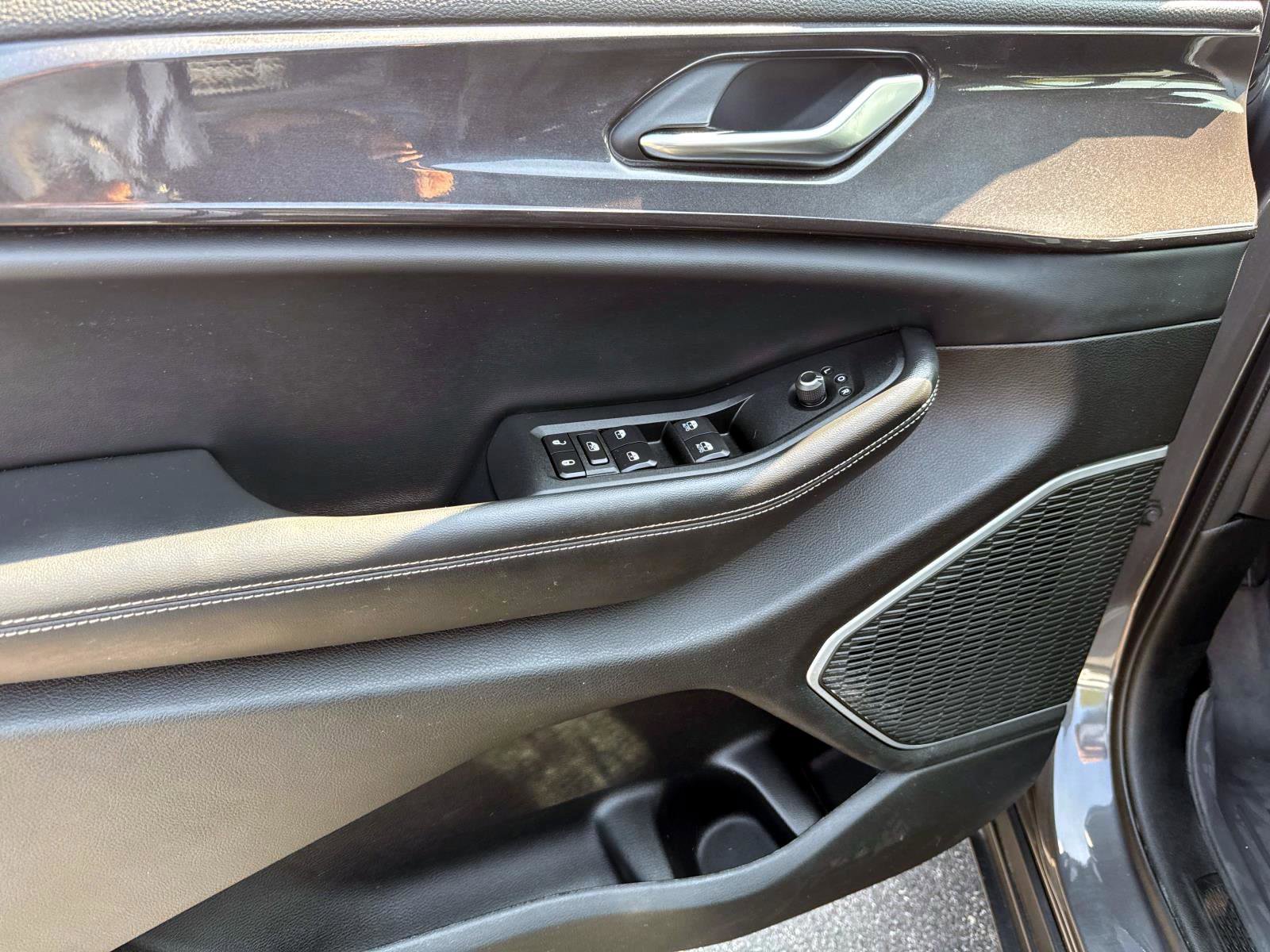 Used 2022 Jeep Grand Cherokee Altitude image 7