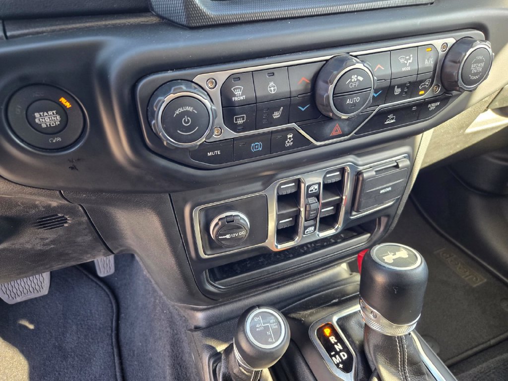 Used 2023 Jeep Wrangler Unlimited Sahara w/ Cold Weather Group AWD/4WD image 22