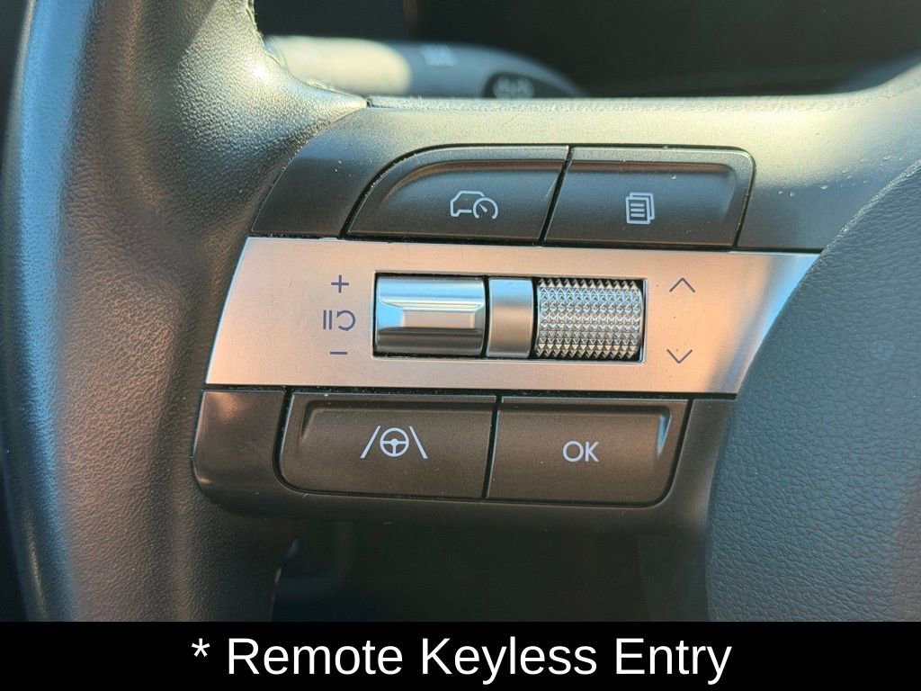 Certified 2025 Hyundai Kona SEL AWD/4WD image 23