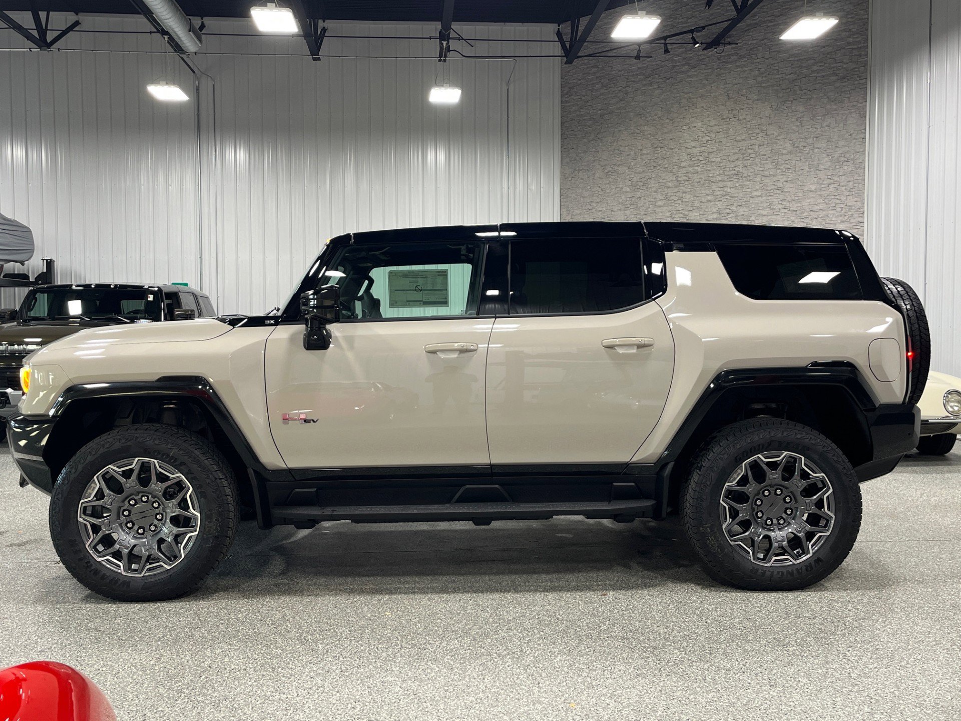 New 2026 GMC Hummer EV SUV image 2