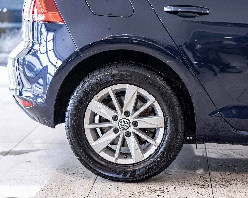 Used 2016 Volkswagen Golf S image 11