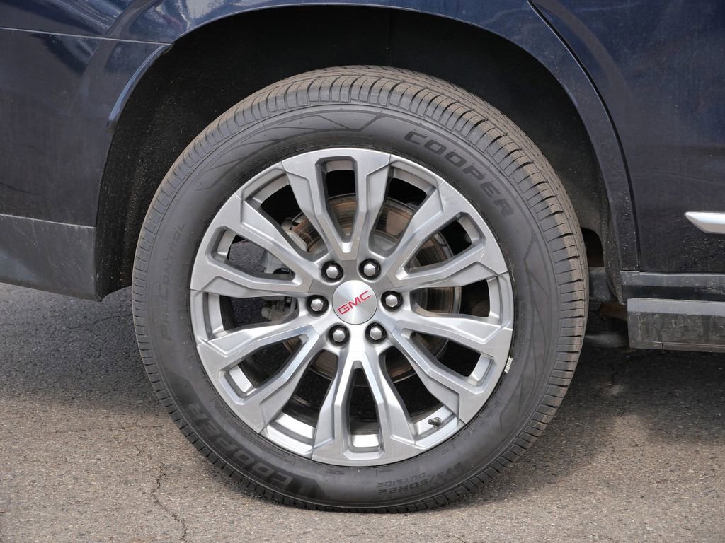 Used 2024 GMC Yukon Denali w/ Denali Reserve Package image 12