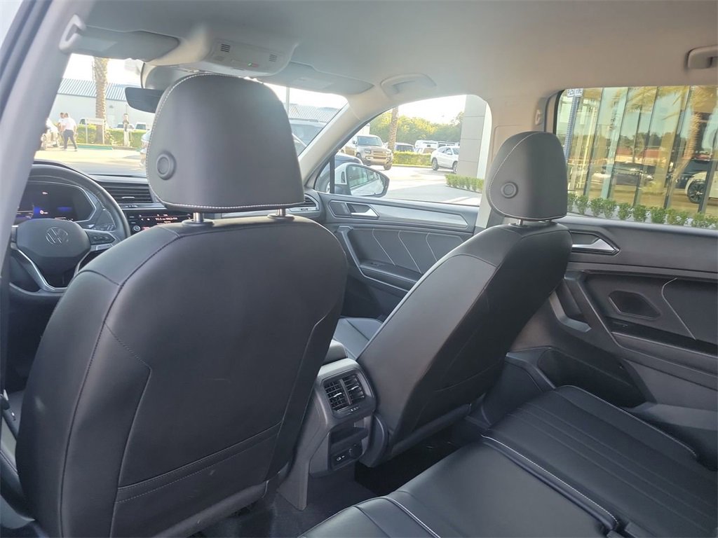 Used 2022 Volkswagen Tiguan SE image 17