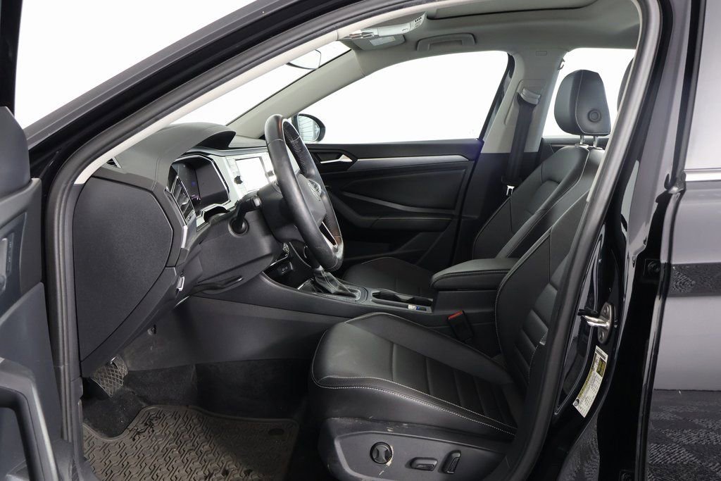 Used 2024 Volkswagen Jetta SE FWD image 8