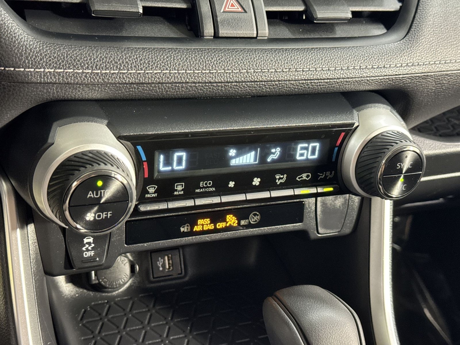 Used 2025 Toyota RAV4 LE AWD/4WD image 33