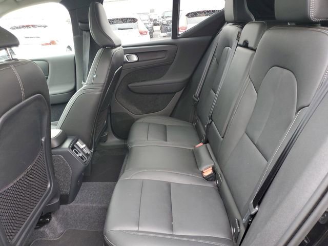 Used 2025 Volvo XC40 B5 Core image 25