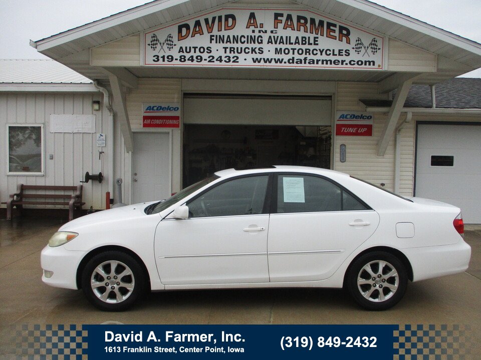 Used 2005 Toyota Camry XLE w/ VSC & Side Airbag Pkg FWD image 1