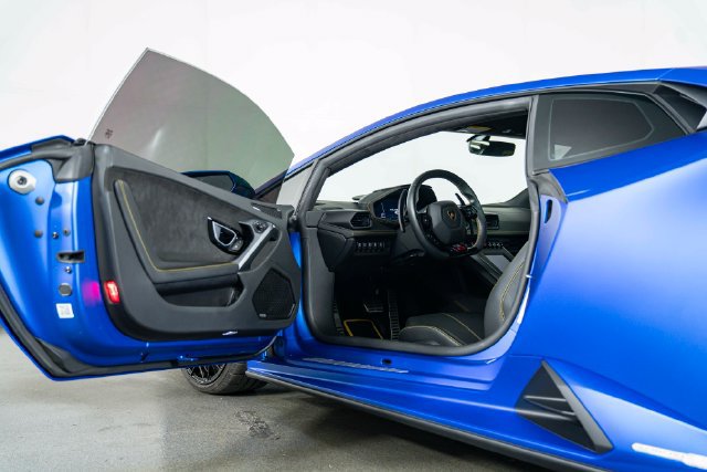 Used 2022 Lamborghini Huracan EVO RWD image 14