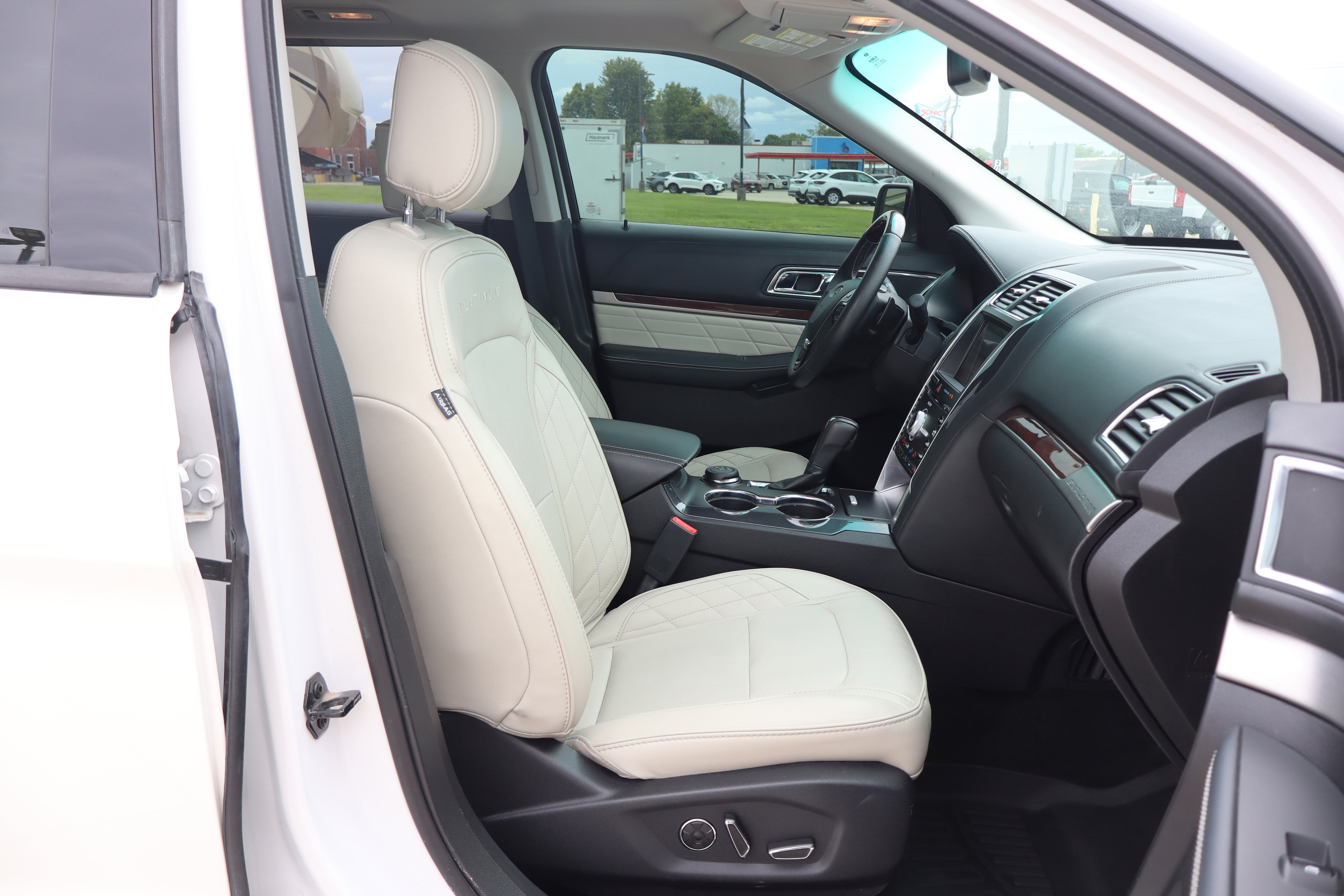 Used 2017 Ford Explorer Platinum AWD/4WD image 14