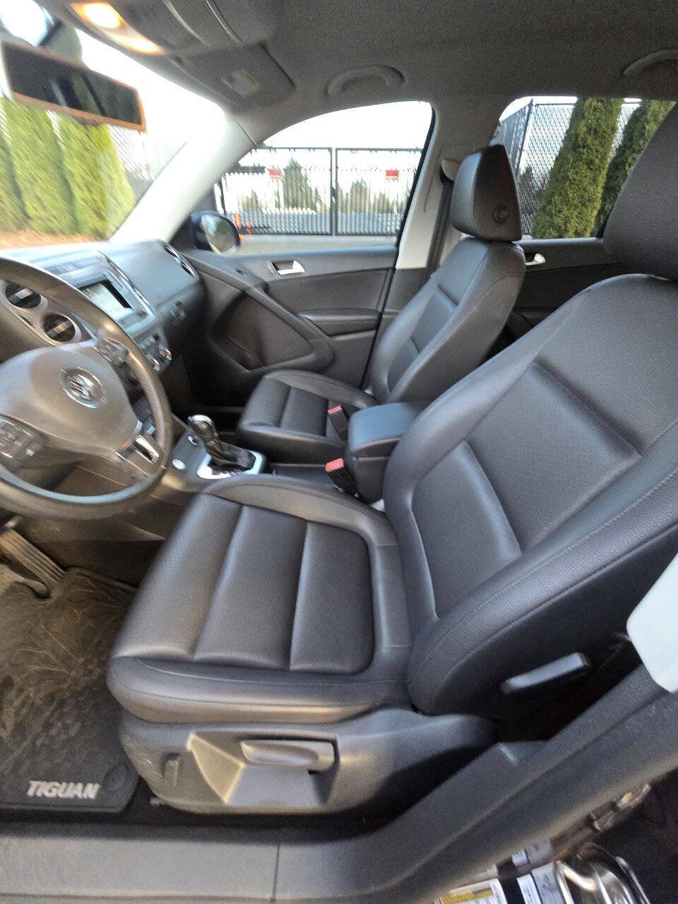 Used 2016 Volkswagen Tiguan S image 9