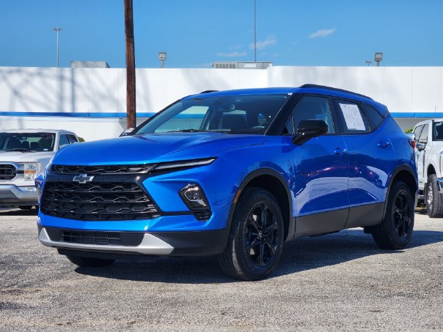 Used 2024 Chevrolet Blazer LT w/ Convenience Package FWD image 3