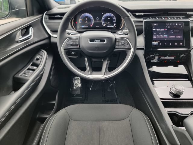 Certified 2024 Jeep Grand Cherokee Laredo w/ Luxury Tech Group I AWD/4WD image 31