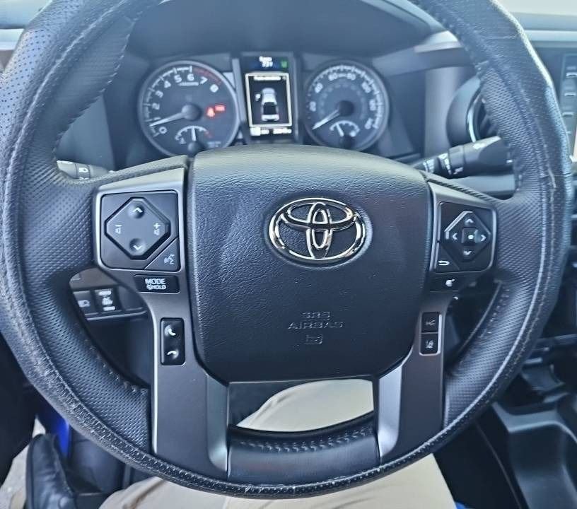 Used 2022 Toyota Tacoma TRD Off-Road w/ Technology Package AWD/4WD image 8