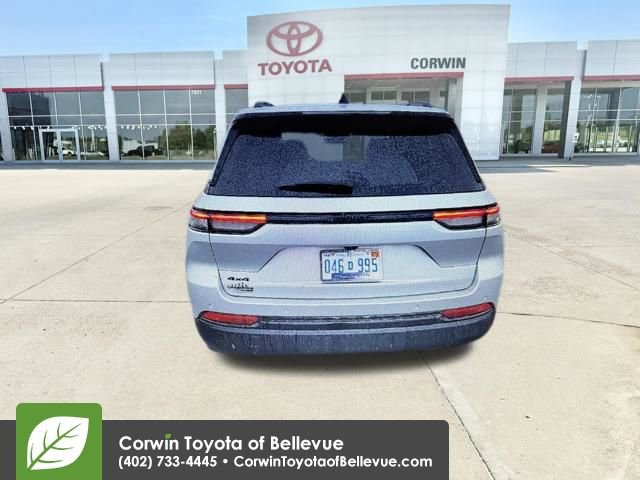 Used 2023 Jeep Grand Cherokee Altitude image 15