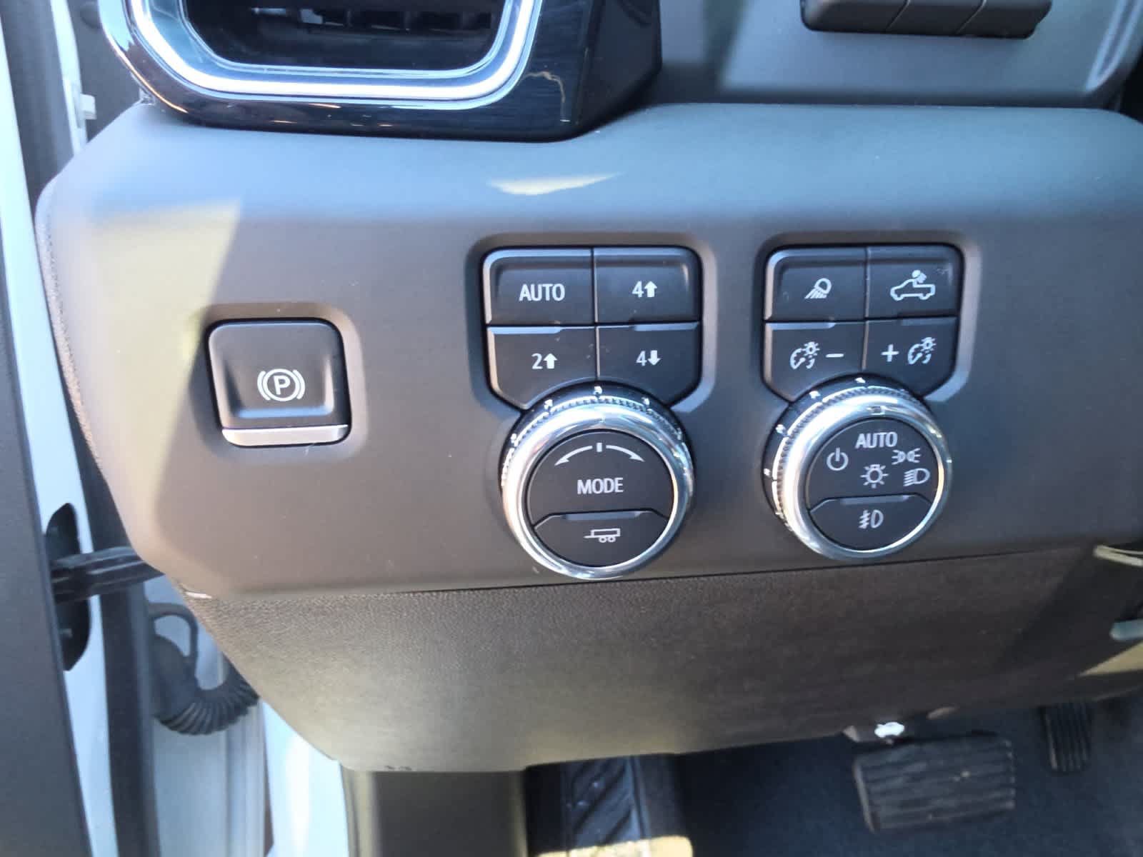 Used 2025 GMC Sierra 2500 Denali w/ Denali Reserve Package AWD/4WD image 26