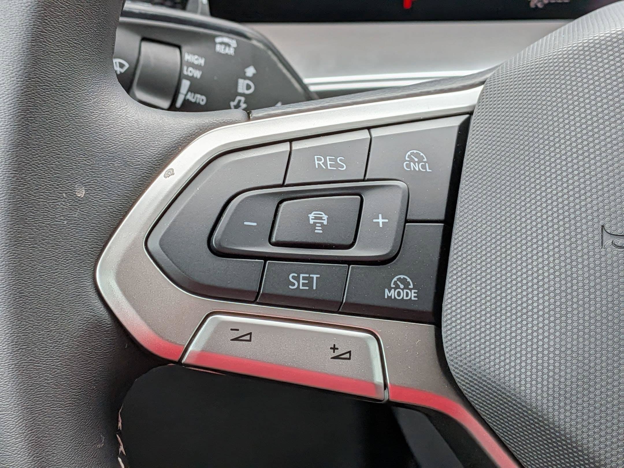 New 2026 Volkswagen Tiguan SE FWD image 18