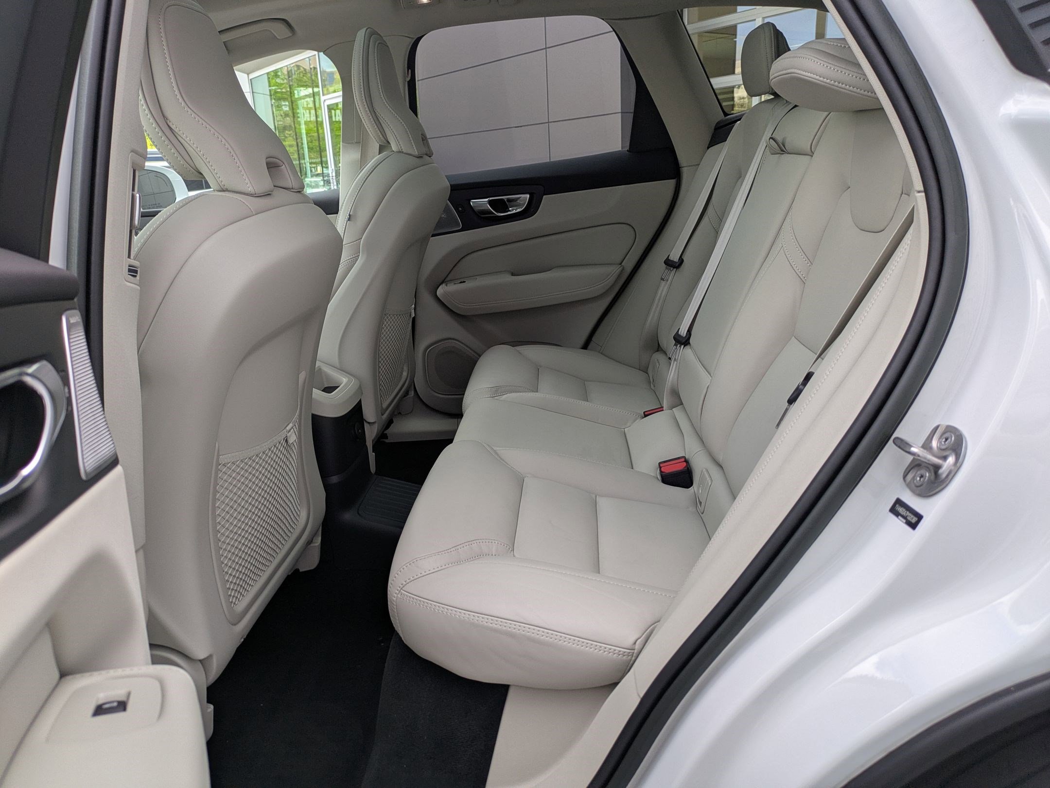 Used 2023 Volvo XC60 T8 Ultimate w/ Climate Package image 26