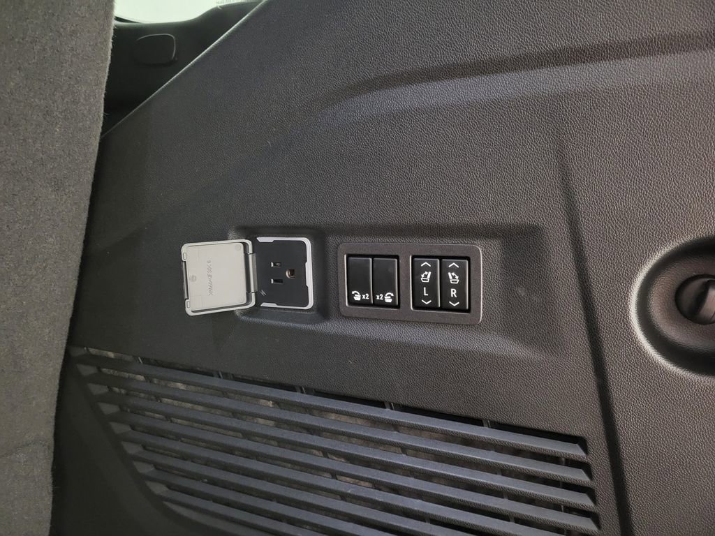 Used 2024 Chevrolet Tahoe RST w/ Luxury Package AWD/4WD image 3