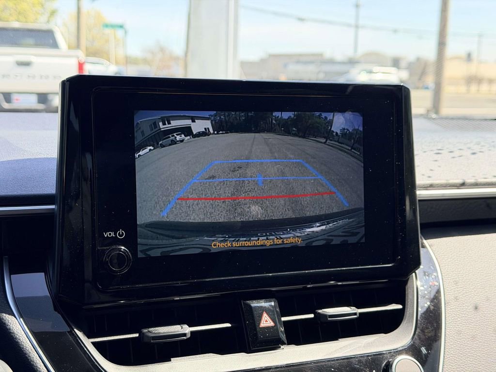 Used 2025 Toyota Corolla SE image 4