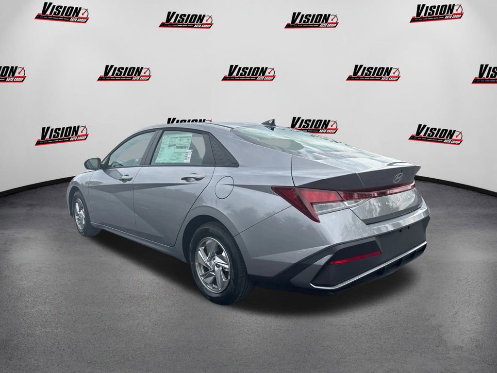 New 2025 Hyundai Elantra SE image 7