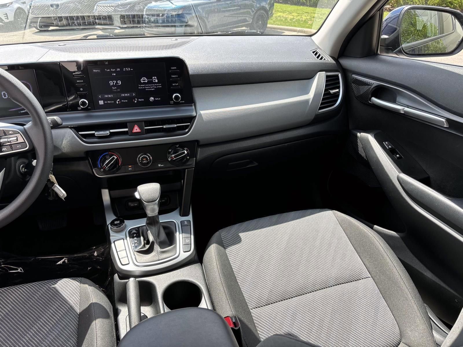 Used 2025 Kia Seltos LX AWD/4WD image 30