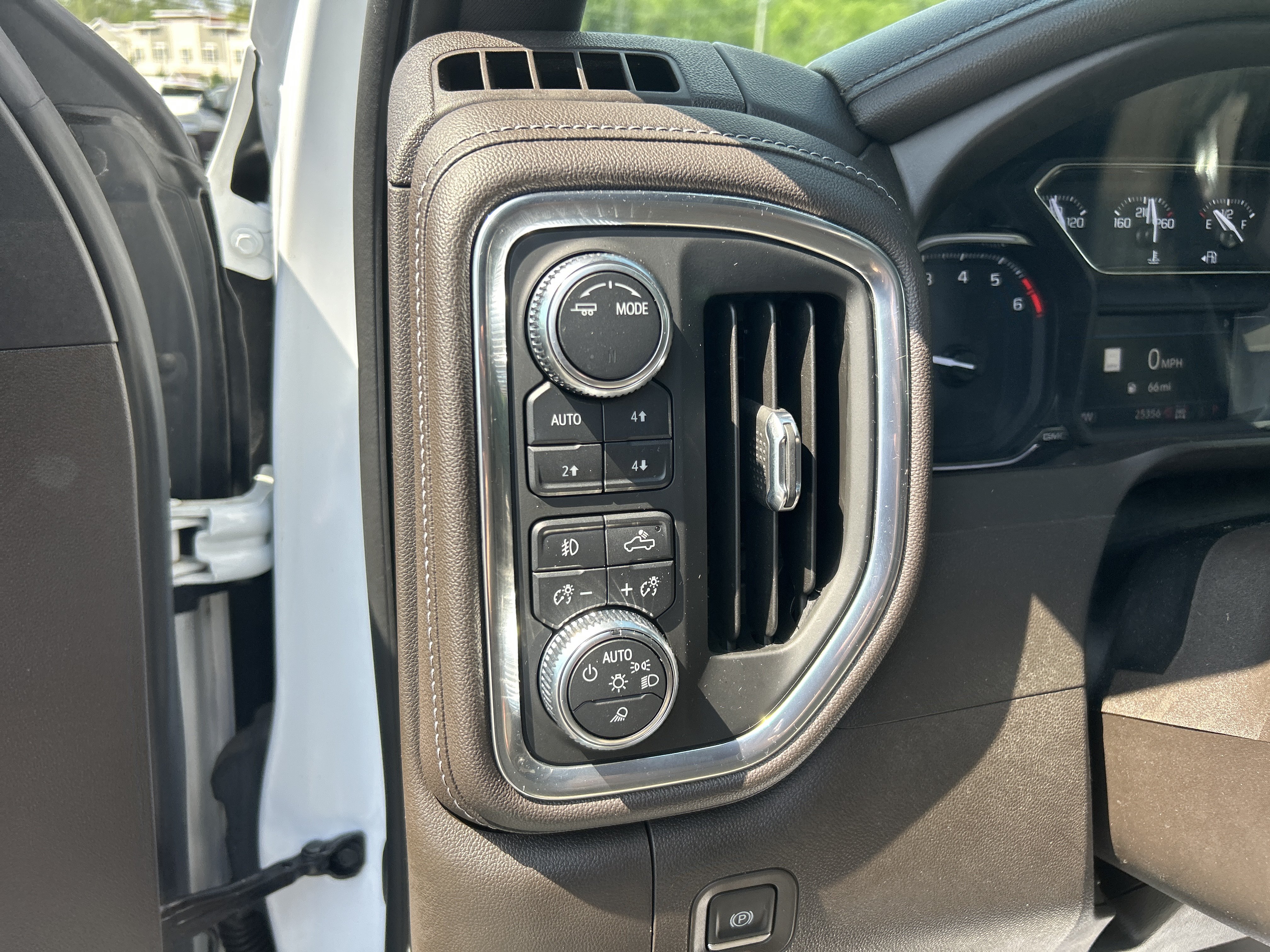 Used 2021 GMC Sierra 1500 SLT w/ SLT Premium Plus Package AWD/4WD image 24