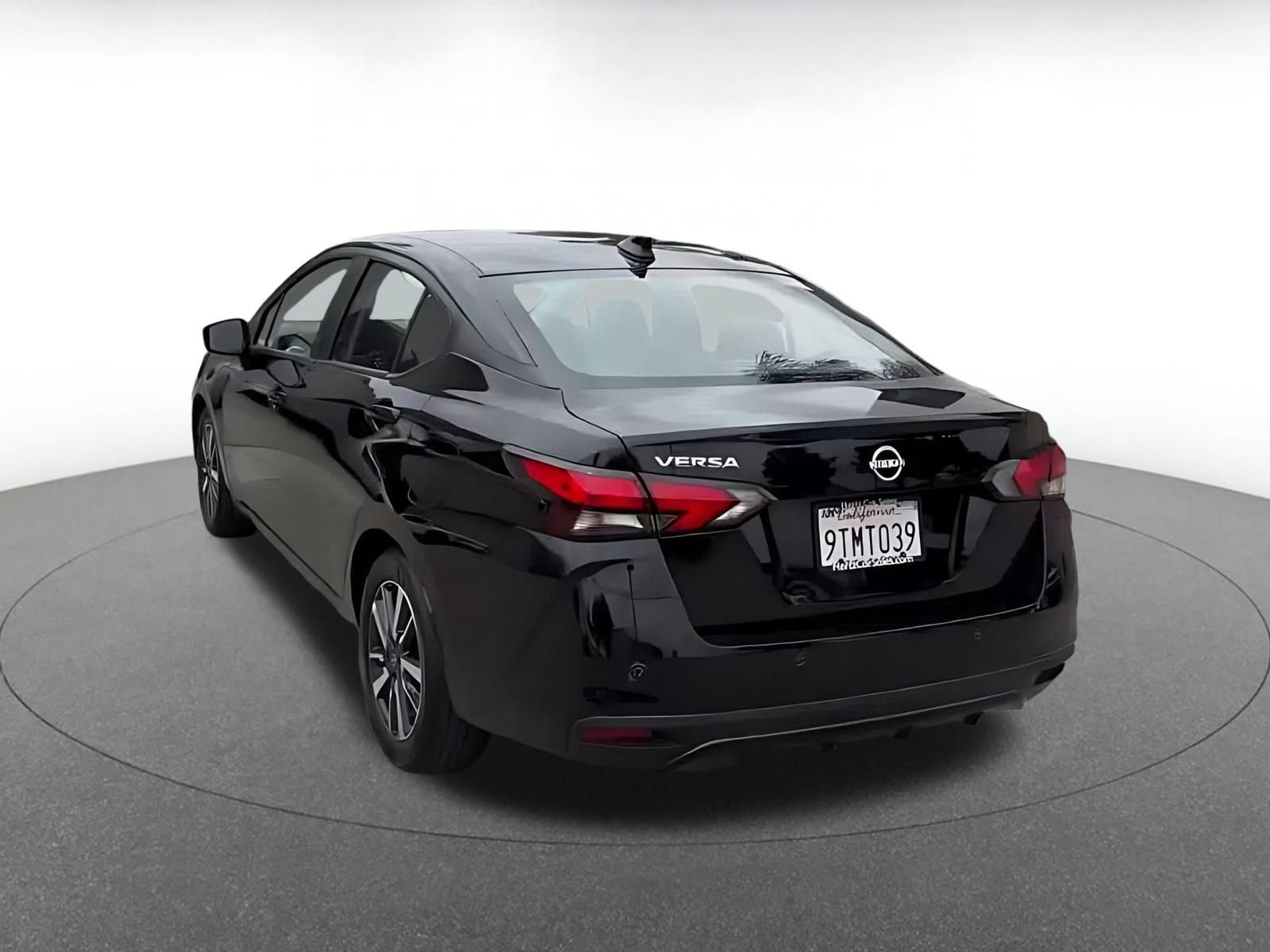 Used 2025 Nissan Versa SV FWD image 11