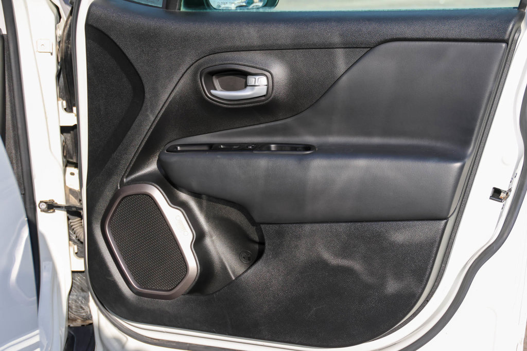 Used 2023 Jeep Renegade Latitude AWD/4WD image 14