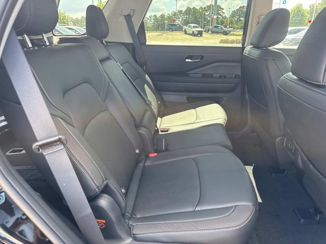 New 2026 Nissan Pathfinder SL FWD image 10
