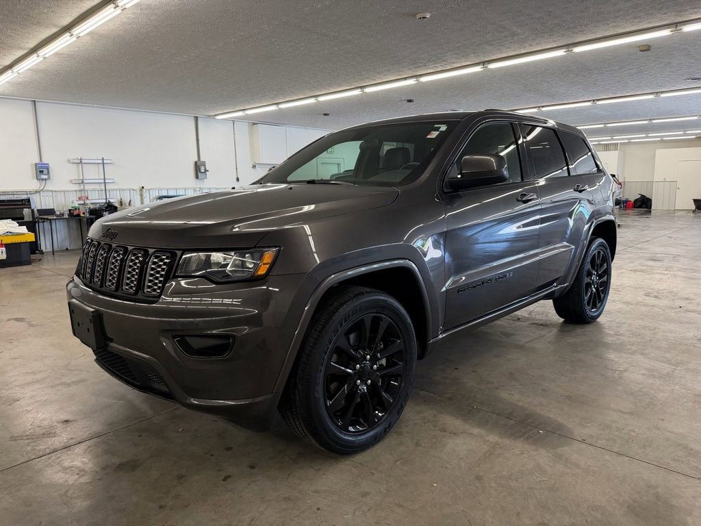 Used 2021 Jeep Grand Cherokee Laredo X AWD/4WD image 1