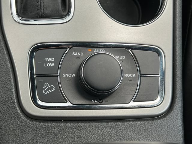 Used 2020 Jeep Grand Cherokee Limited AWD/4WD image 32