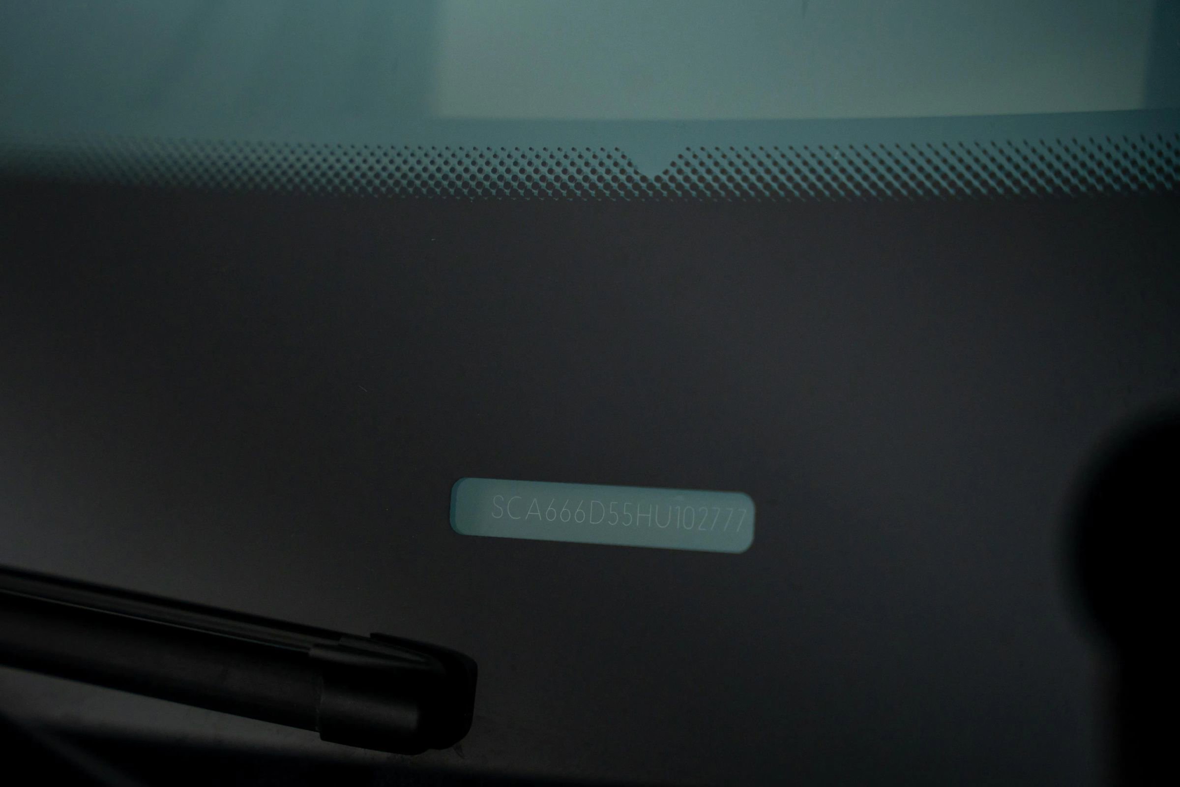 Used 2017 Rolls-Royce Dawn image 24