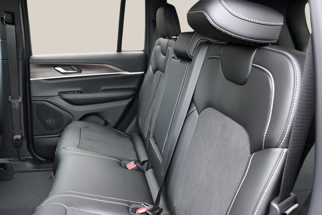 New 2026 Jeep Grand Cherokee Altitude AWD/4WD image 53