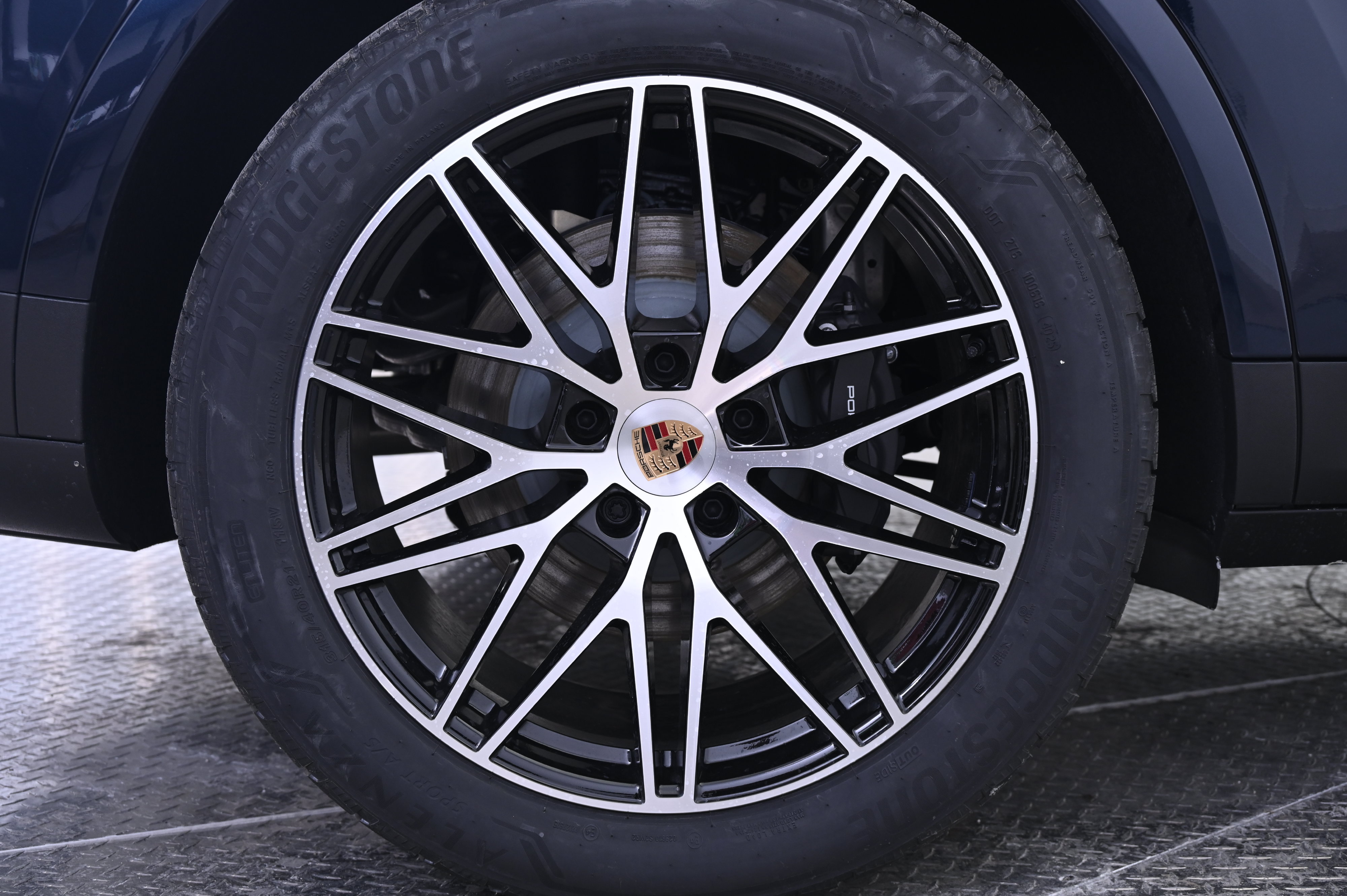 Certified 2026 Porsche Cayenne AWD/4WD image 13