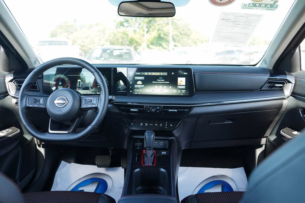 Used 2025 Nissan Kicks SR w/ SR Premium Package AWD/4WD image 9