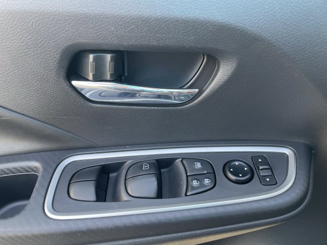 Used 2025 Nissan Versa SR w/ Trunk Package FWD image 21