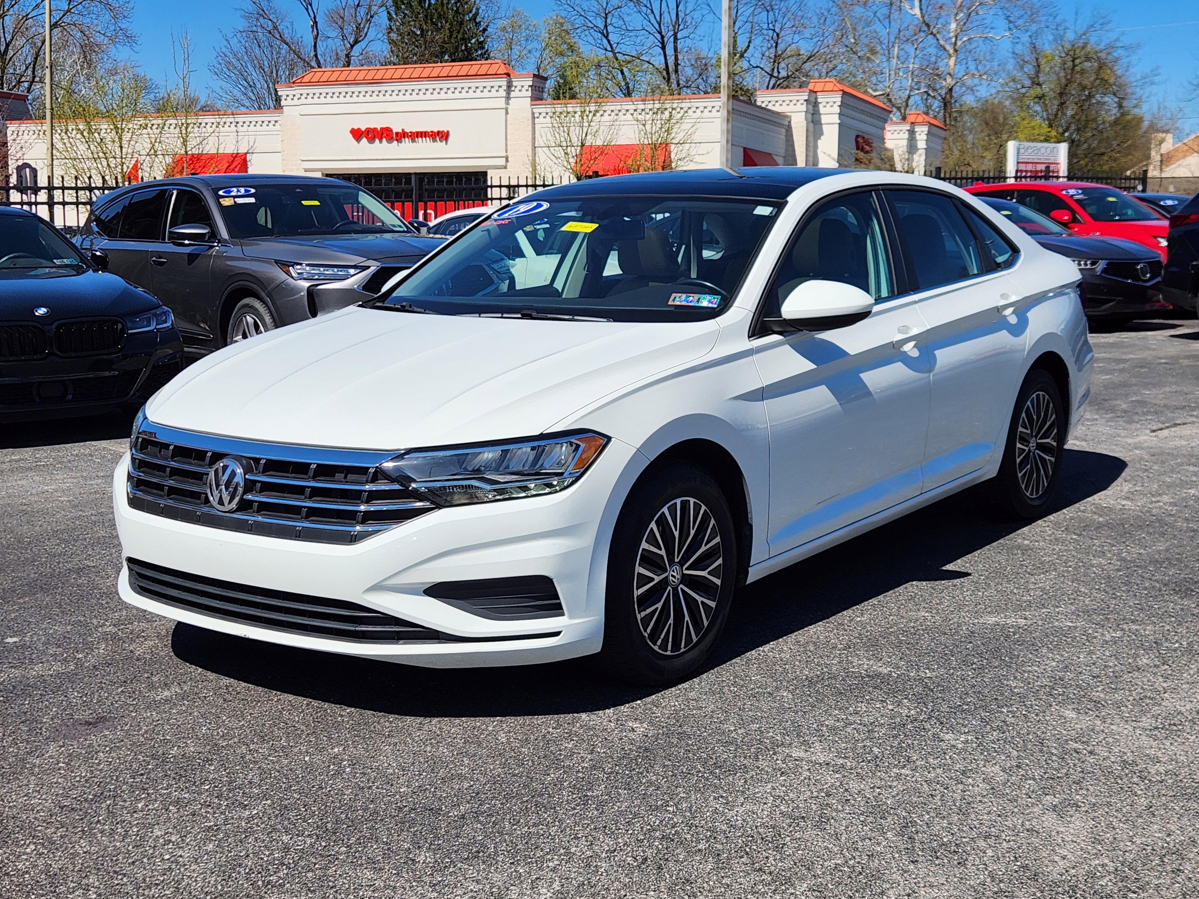 Used 2019 Volkswagen Jetta SE image 2