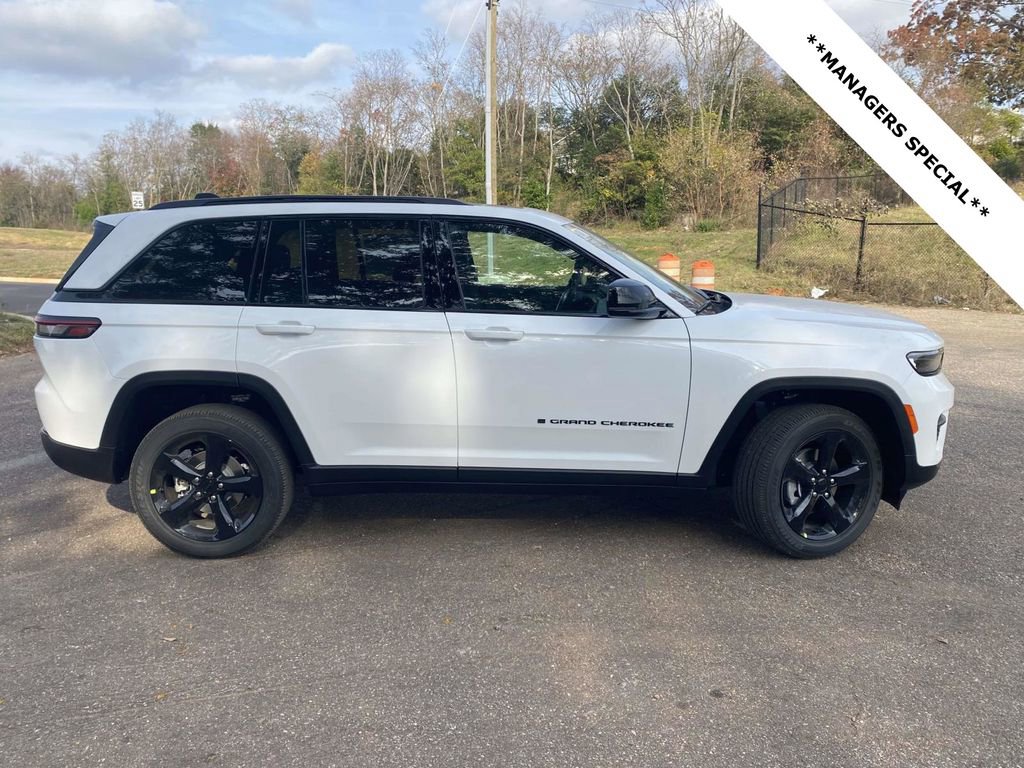 New 2025 Jeep Grand Cherokee Altitude image 7