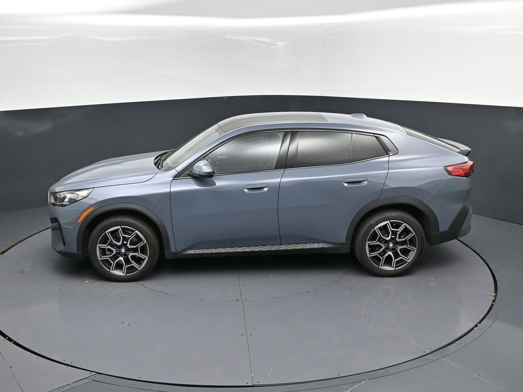 Certified 2025 BMW X2 xDrive28i image 32