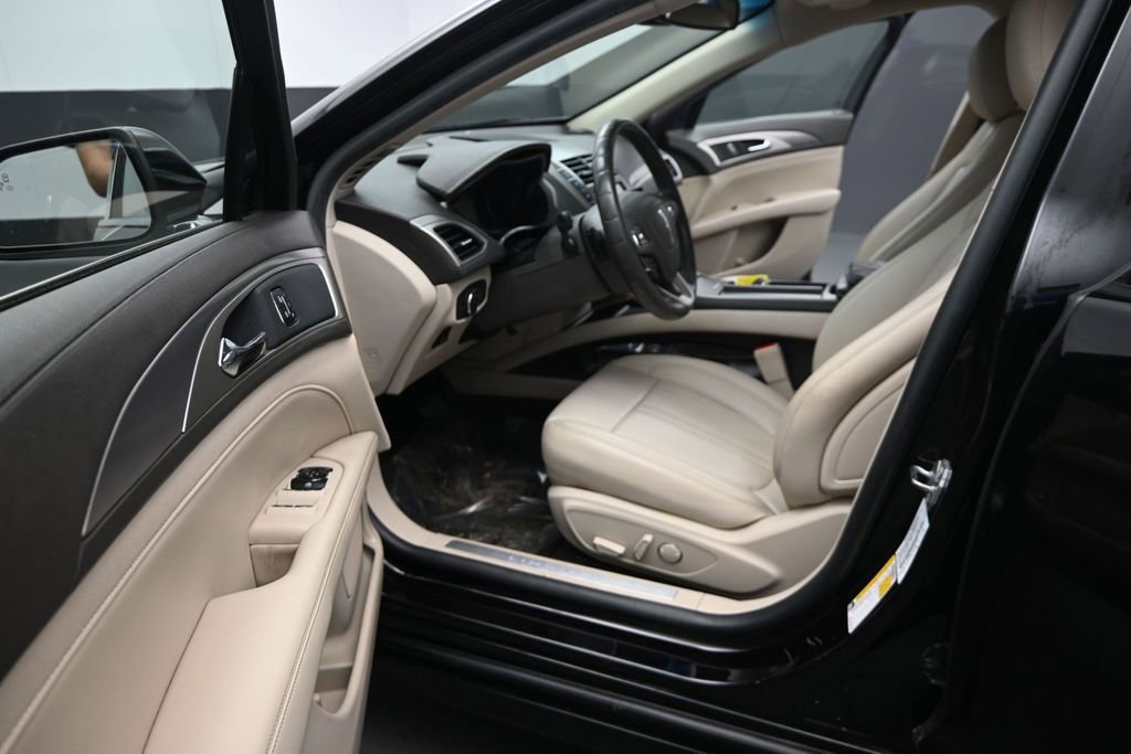 Used 2019 Lincoln MKZ Premiere image 16