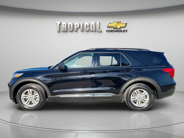 Used 2022 Ford Explorer XLT image 2